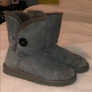 Short gray Uggs with button